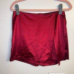 Fashion nova burgundy, velvet skirt/shorts